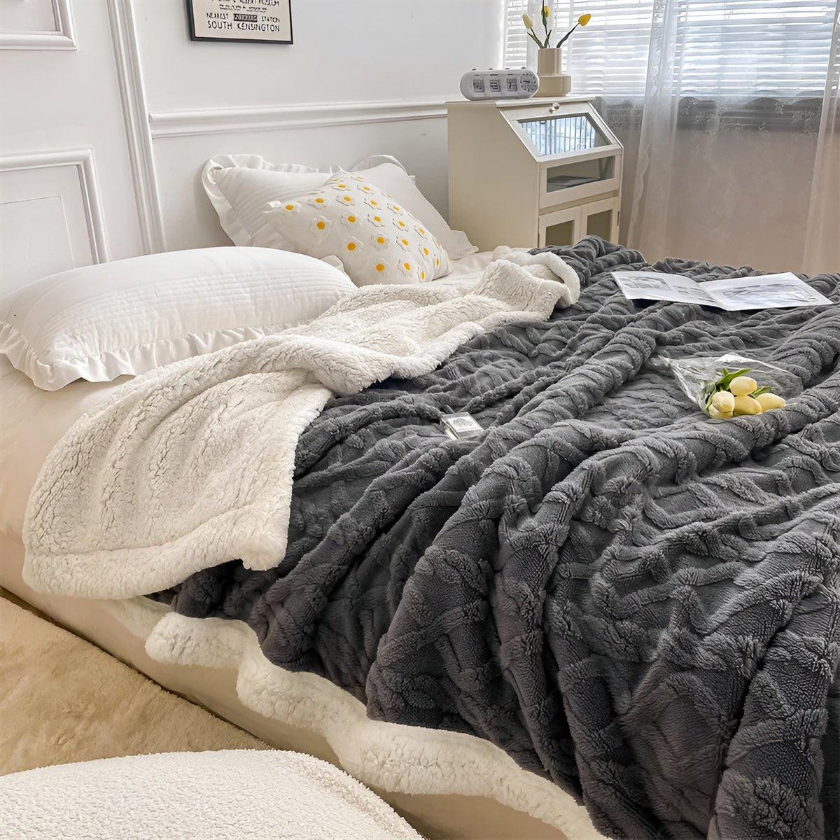 Reversible Fleece Blanket — Ultra-Soft Double-Sided Winter Throw 3