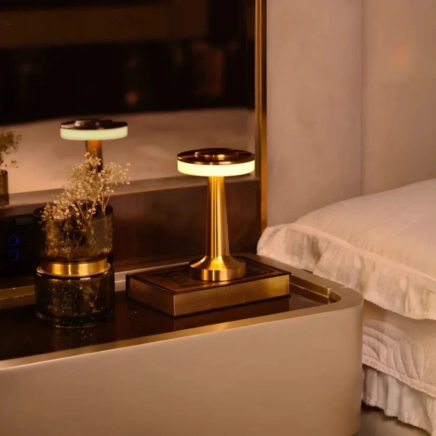 Wireless Retro Table Lamp — Dimmable USB-C Rechargeable Light 3